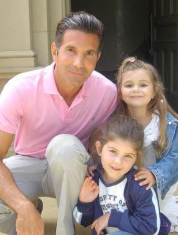 Isabella Rose Giannulli with her father and sister